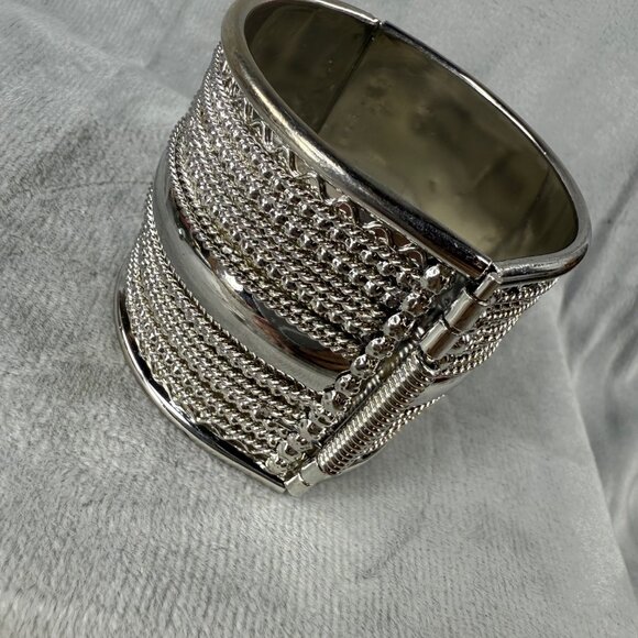Wide Silver-Tone Hinged Cuff Bracelet Textured Chain Detail Women Boho Gypsy - Picture 16 of 16